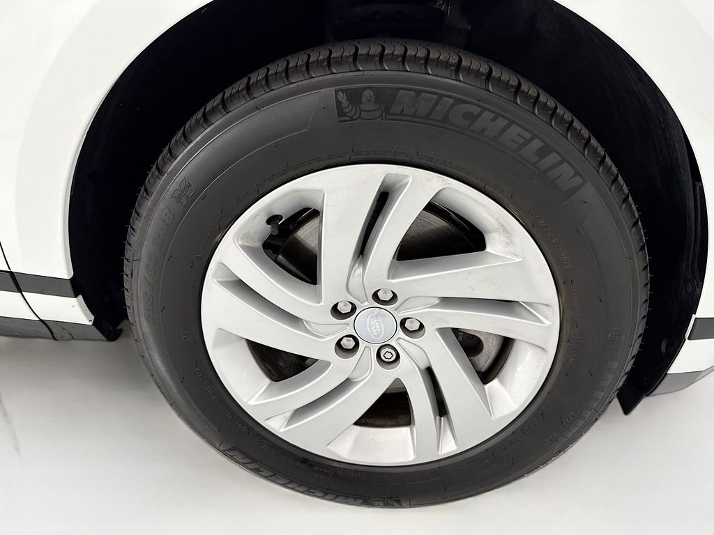 Certified 2023 Land Rover Range Rover Evoque R-Dynamic S image 31