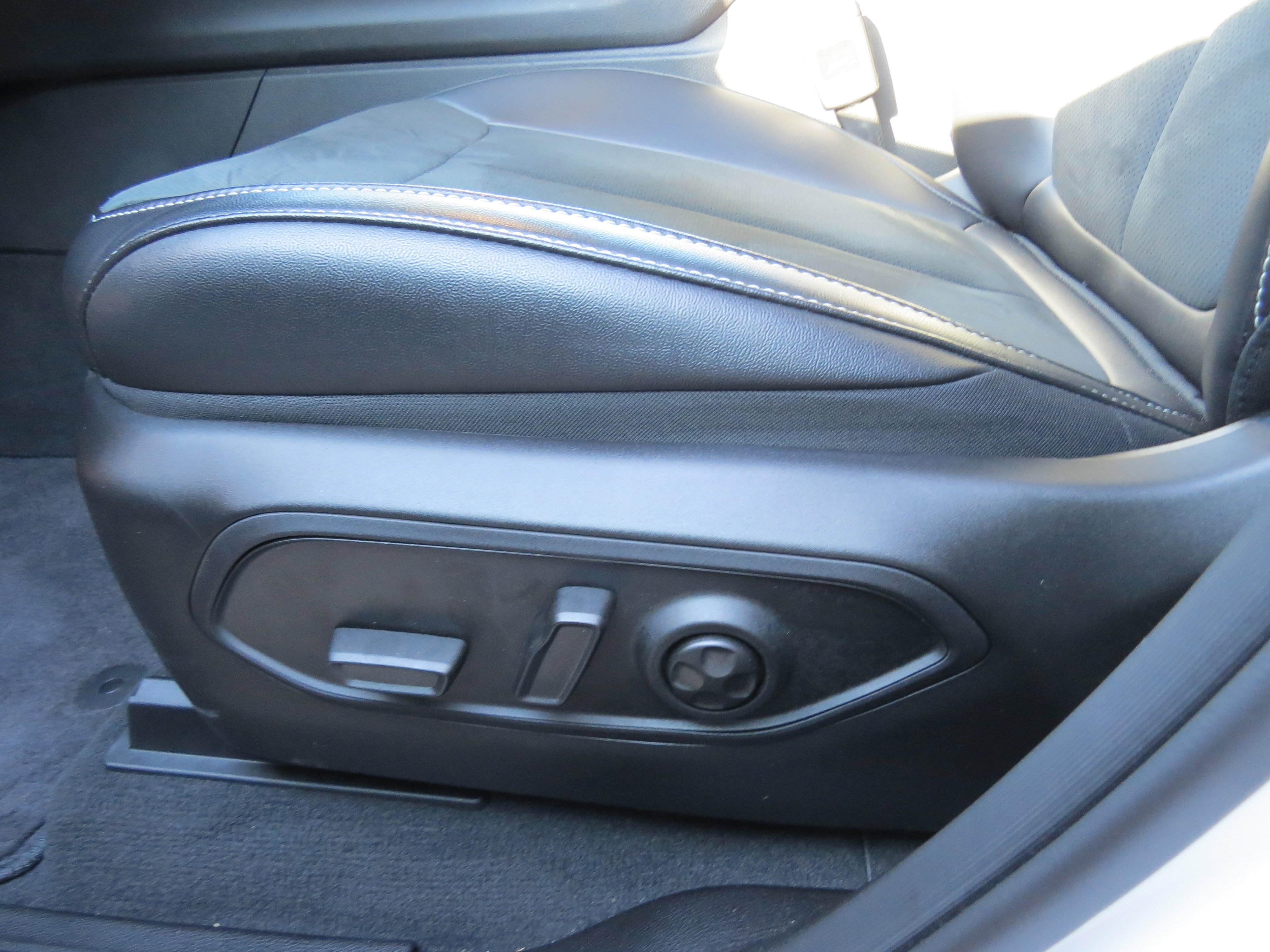 Used 2025 Jeep Grand Cherokee 4WD image 12