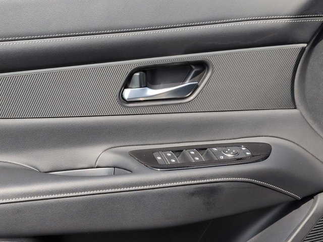 Certified 2025 Nissan Murano SV image 13