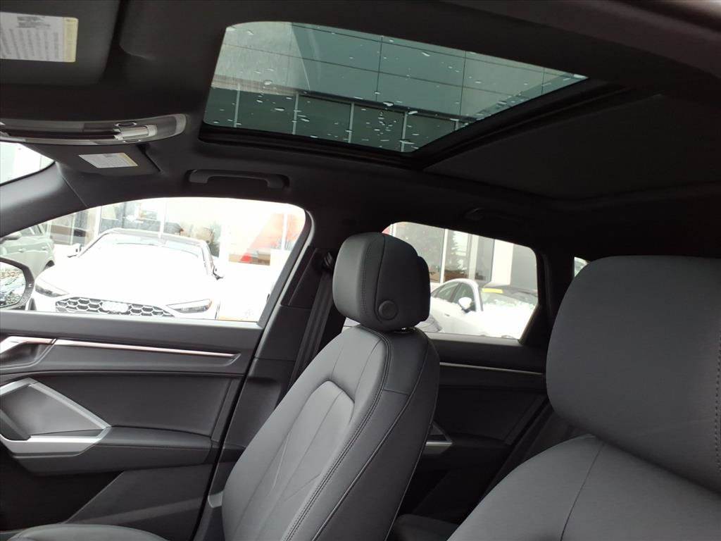 New 2025 Audi Q3 2.0T Premium image 11