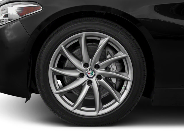 Used 2018 Alfa Romeo Giulia Ti Sport w/ Quick Order Package 22U Sport RWD image 13