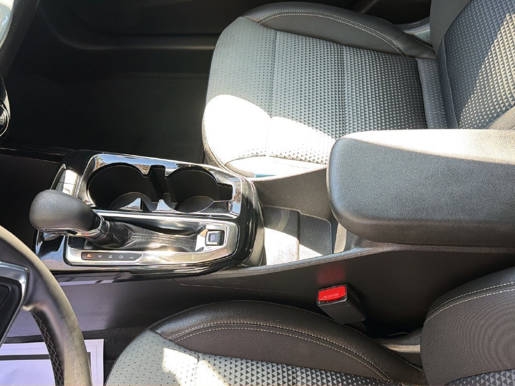 Used 2025 Chevrolet Trax LT w/ LT Convenience Package FWD image 11