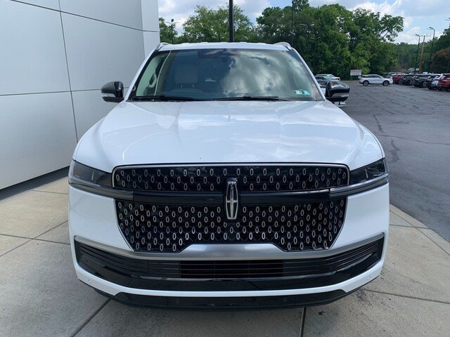 New 2027 Lincoln Navigator L Premier AWD/4WD image 9