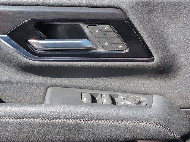 Used 2025 GMC Yukon Denali AWD/4WD image 25
