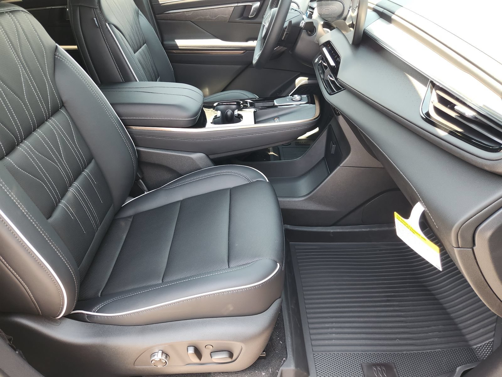 New 2026 Buick Enclave Avenir w/ Super Cruise Package FWD image 17