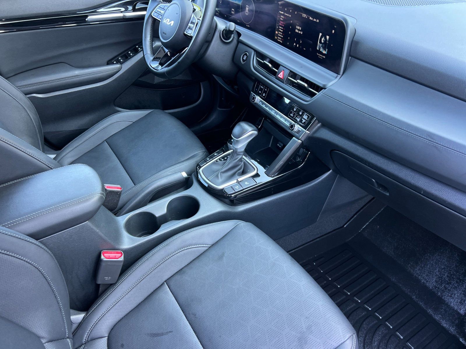 Used 2024 Kia Seltos EX FWD image 16