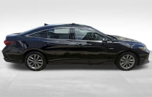 Used 2019 Toyota Avalon XLE w/ Moonroof Package FWD image 4