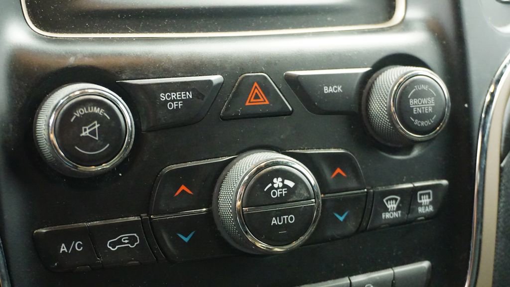 Certified 2017 Jeep Grand Cherokee Laredo w/ Quick Order Package 23E image 28