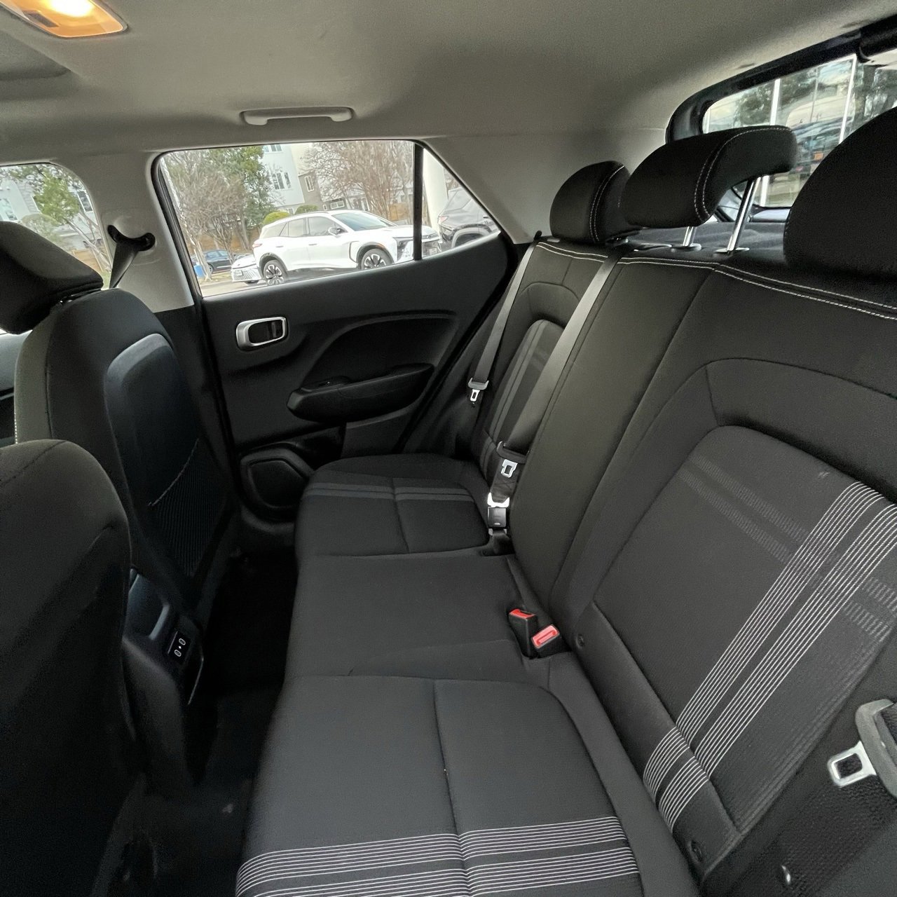 Used 2025 Hyundai Venue SEL image 23