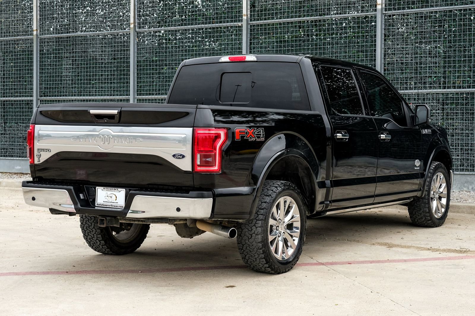 Used 2017 Ford F150 King Ranch w/ Equipment Group 601A Luxury AWD/4WD image 8