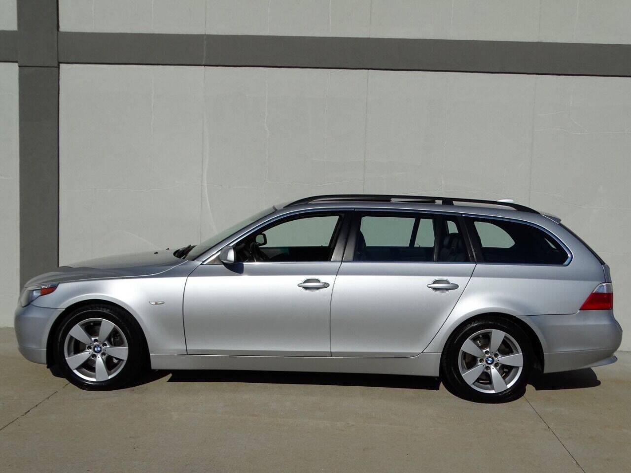 Used 2007 BMW 530xi Wagon AWD/4WD image 9
