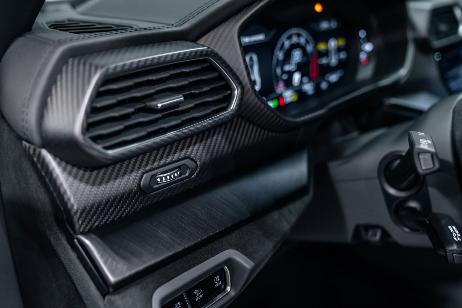 Used 2024 Lamborghini Urus Performante AWD/4WD image 15
