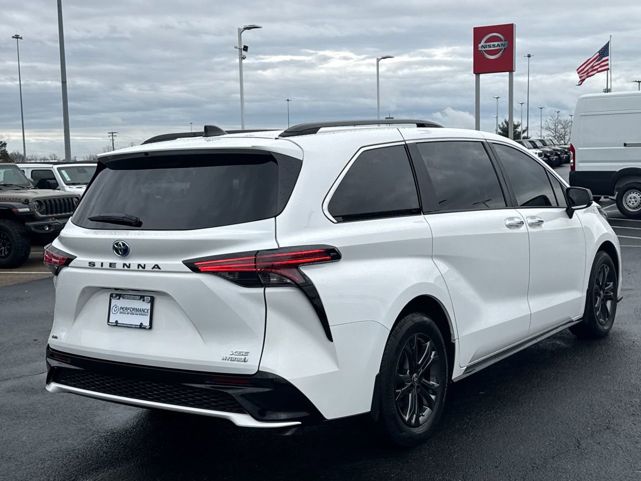 Used 2024 Toyota Sienna XSE image 3