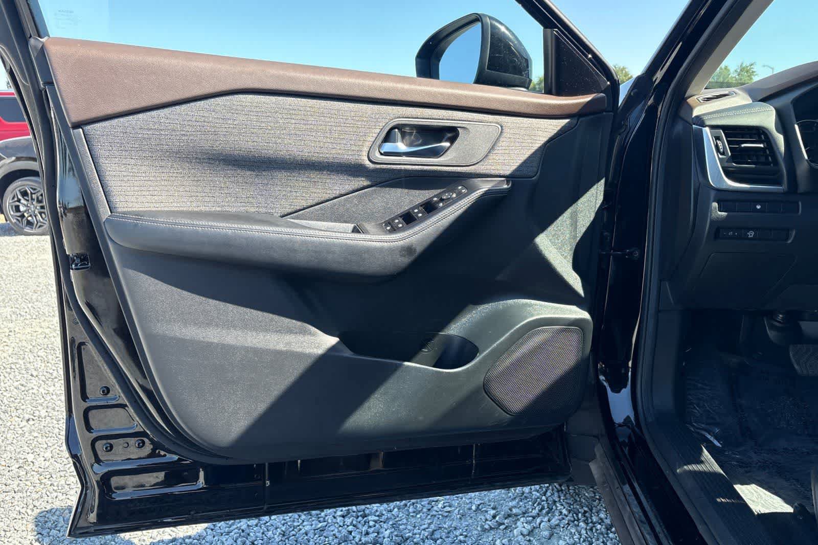 Certified 2023 Nissan Rogue SV FWD image 15