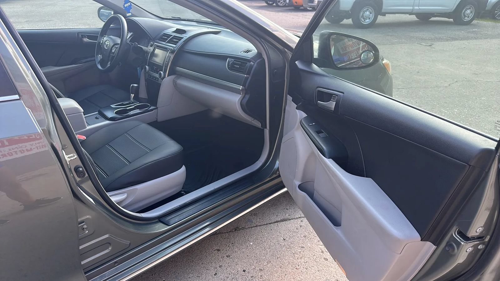 Used 2014 Toyota Camry LE FWD image 17