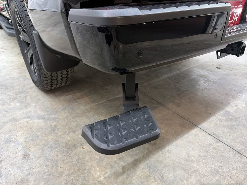 Used 2023 Nissan Titan SV w/ SV Convenience Package image 17