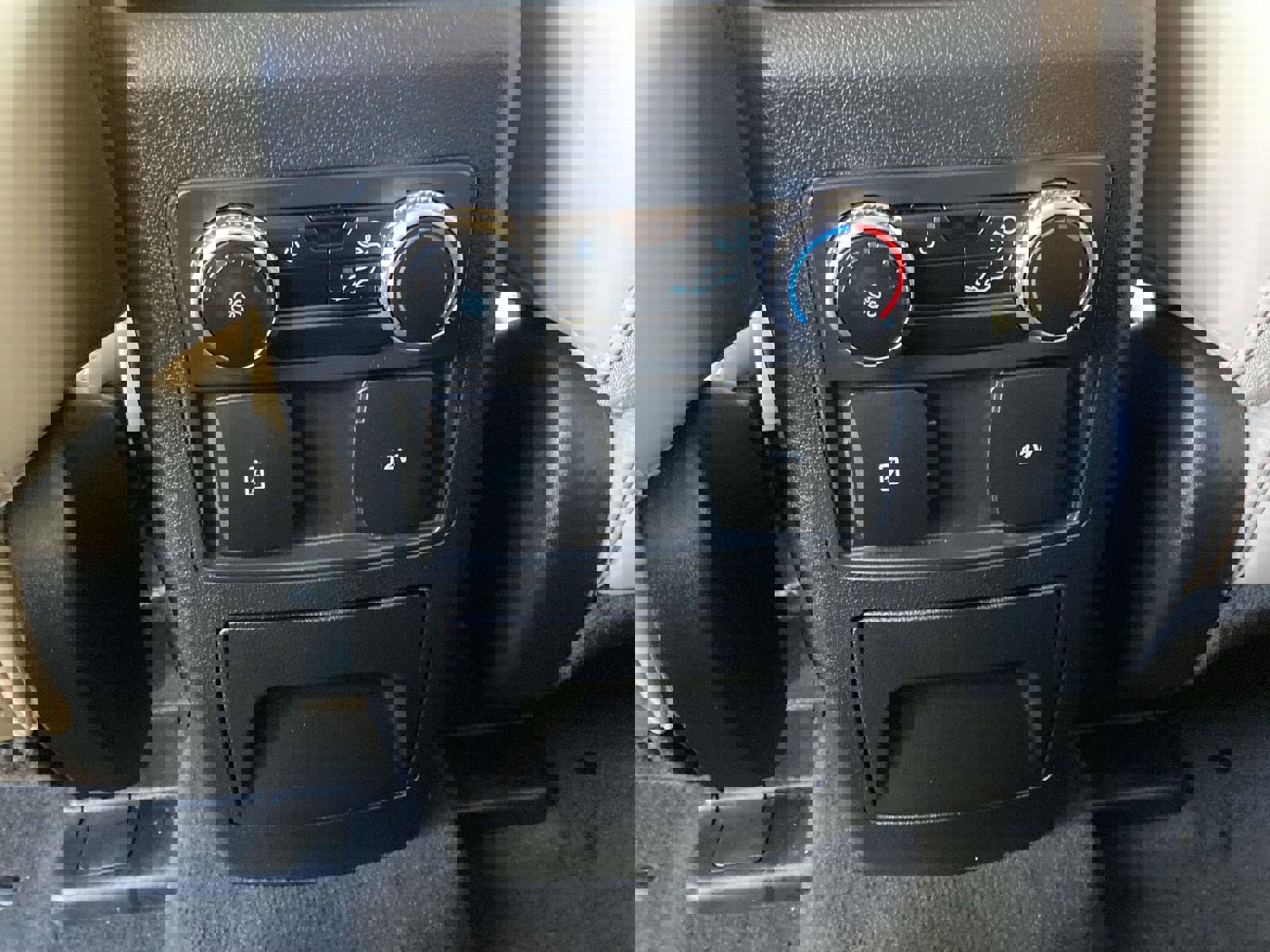 Used 2022 Ford Explorer XLT w/ Equipment Group 202A image 20