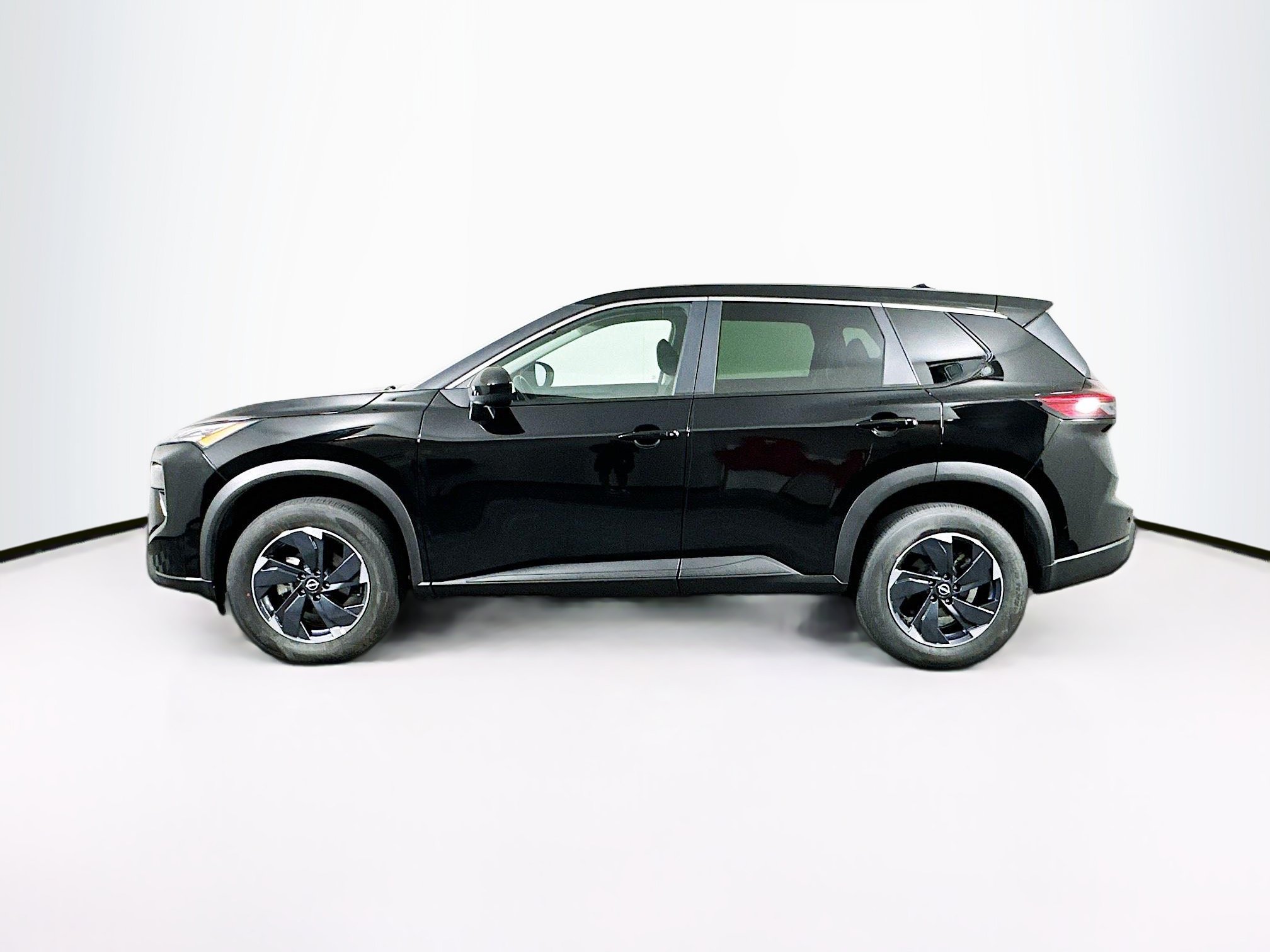 Used 2026 Nissan Rogue SV AWD/4WD image 4