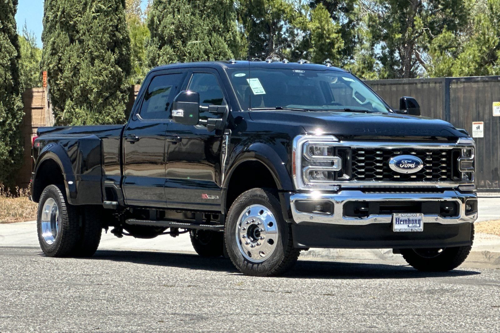 New 2026 Ford F450 Lariat w/ Lariat Premium Package AWD/4WD image 2