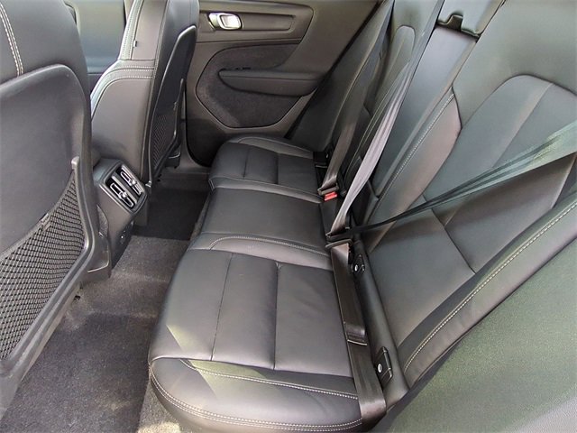 Used 2025 Volvo XC40 B5 Plus image 17