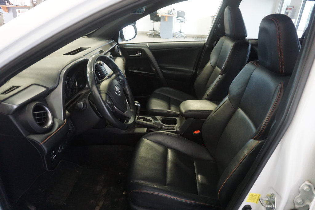 Used 2018 Toyota RAV4 SE w/ Power Extra Value Package AWD/4WD image 15