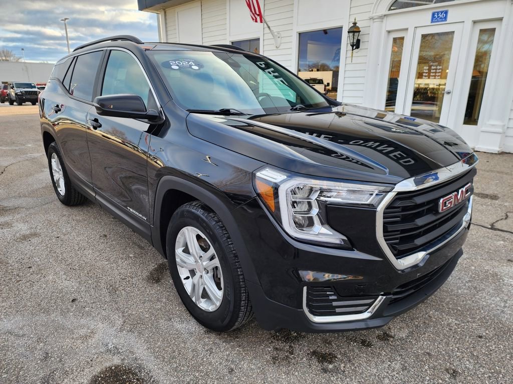 Certified 2024 GMC Terrain SLE w/ Driver Convenience Package image 3