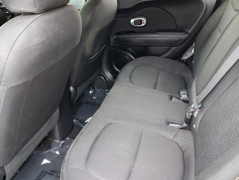 Used 2016 Kia Soul + image 9