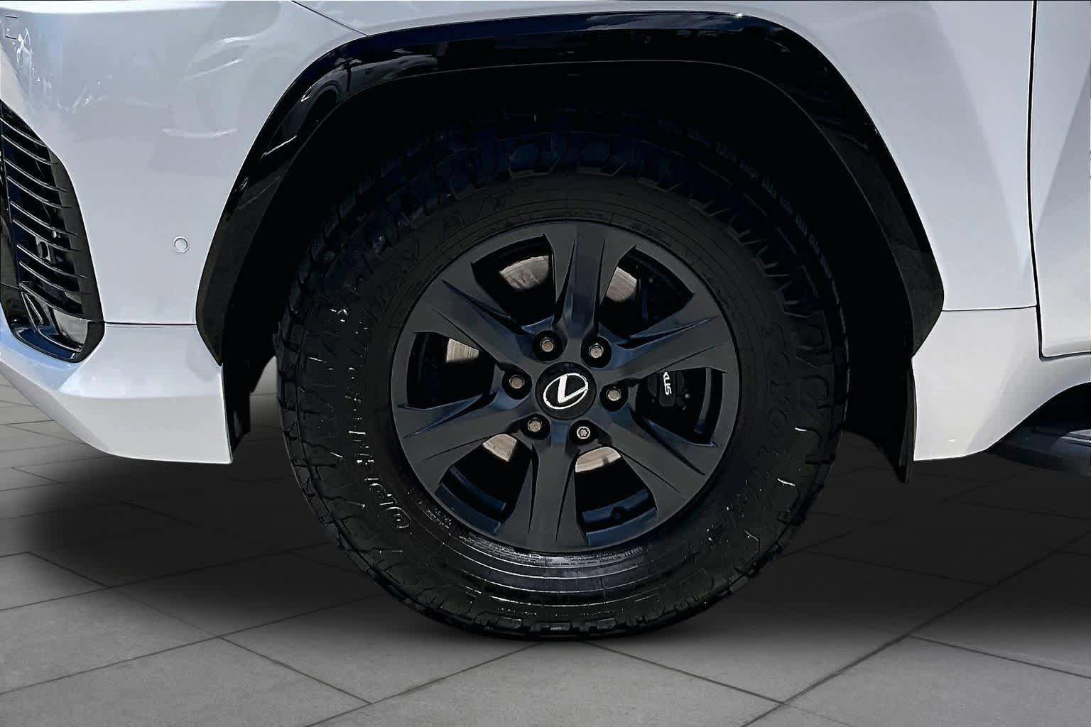 Used 2025 Lexus LX 700h Overtrail w/ Accessory Package (Z1) AWD/4WD image 11