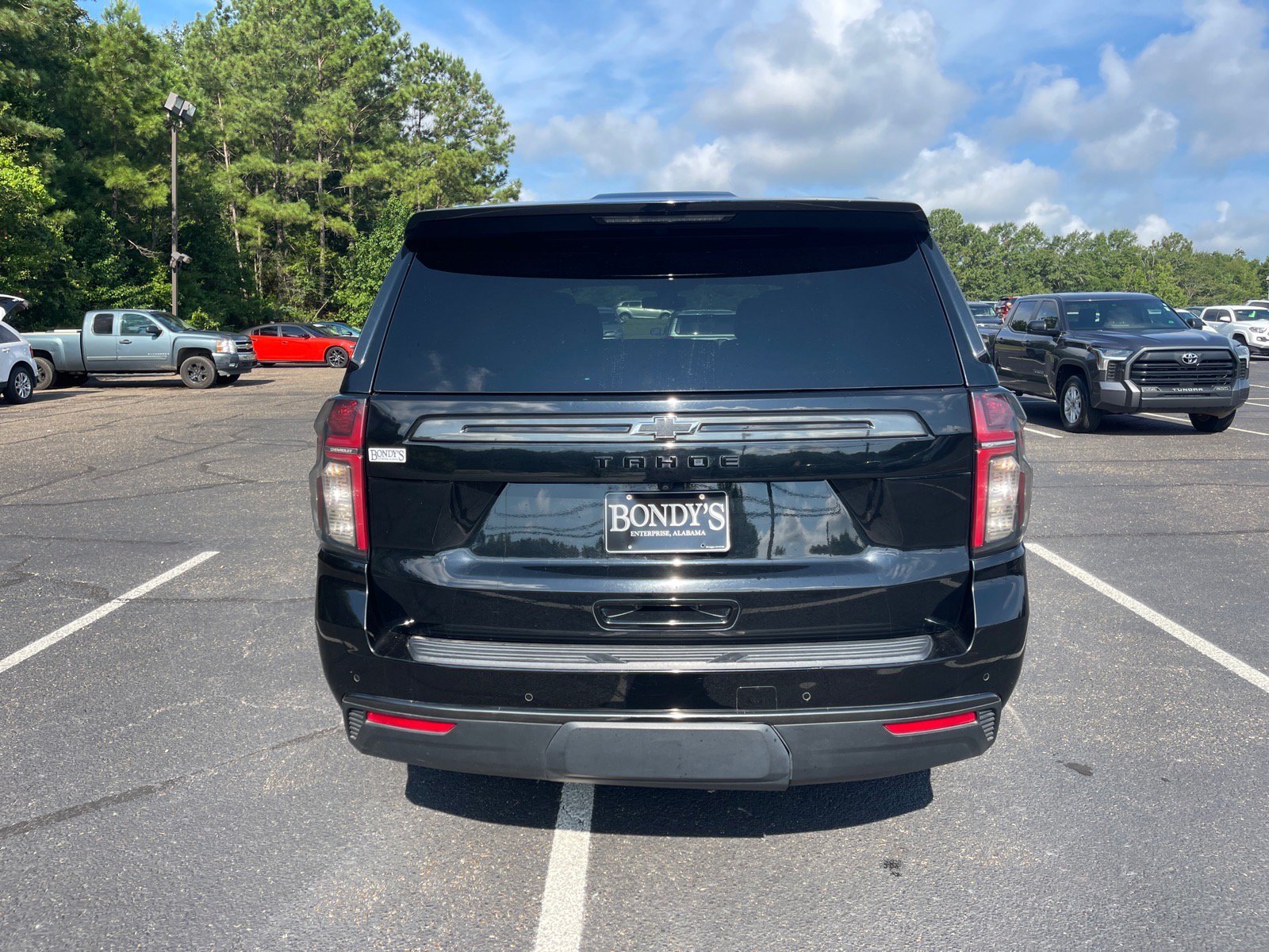 Used 2021 Chevrolet Tahoe Z71 w/ Z71 Off-Road Package AWD/4WD image 15