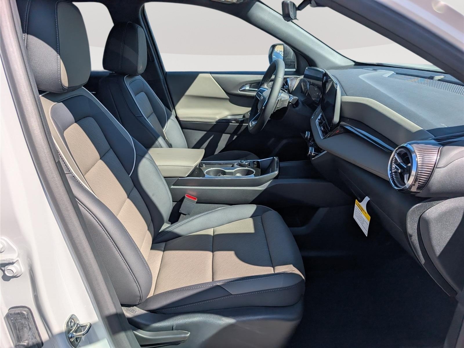 New 2027 Chevrolet Equinox LT w/ Convenience Package II AWD/4WD image 6
