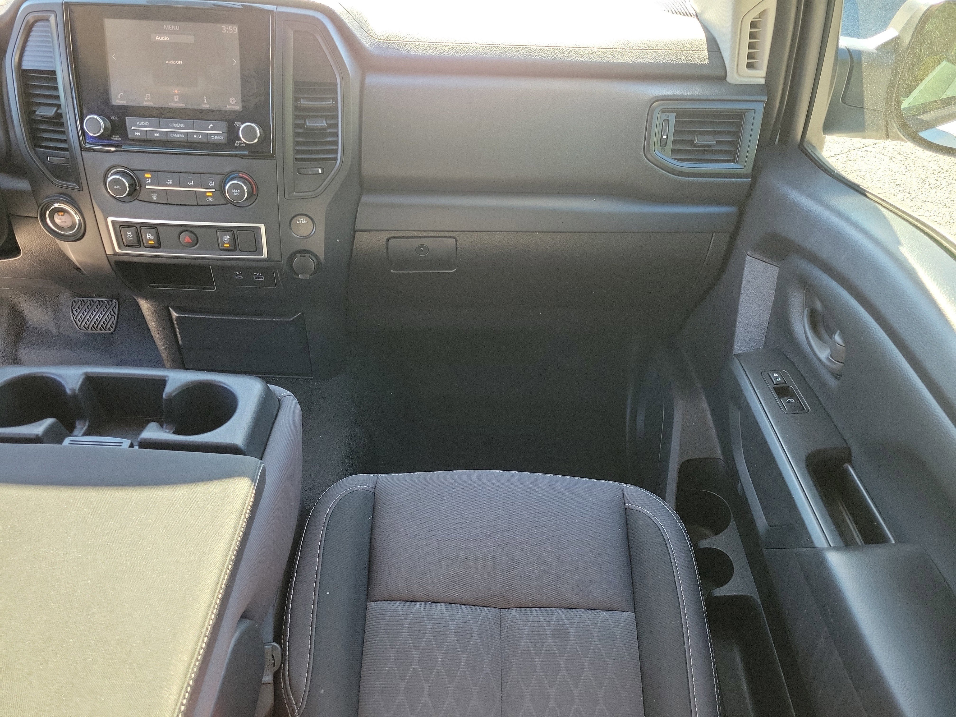 Used 2022 Nissan Titan S image 19