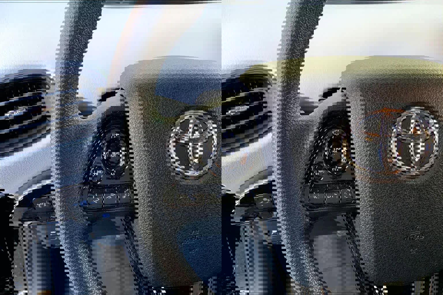 Used 2022 Toyota Prius L Eco image 24