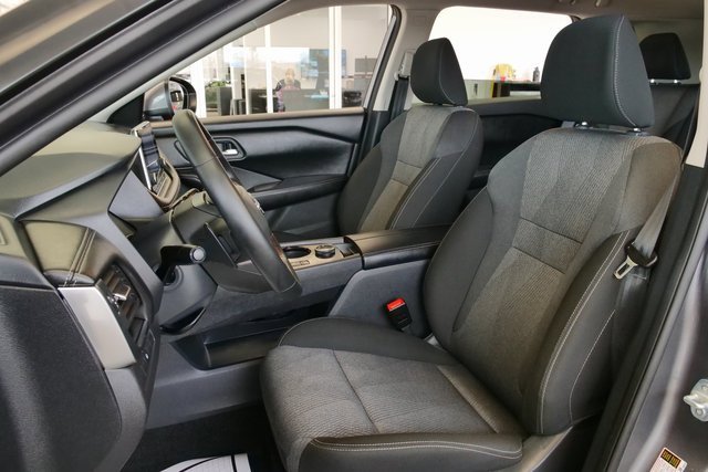 Used 2025 Nissan Rogue SV image 10