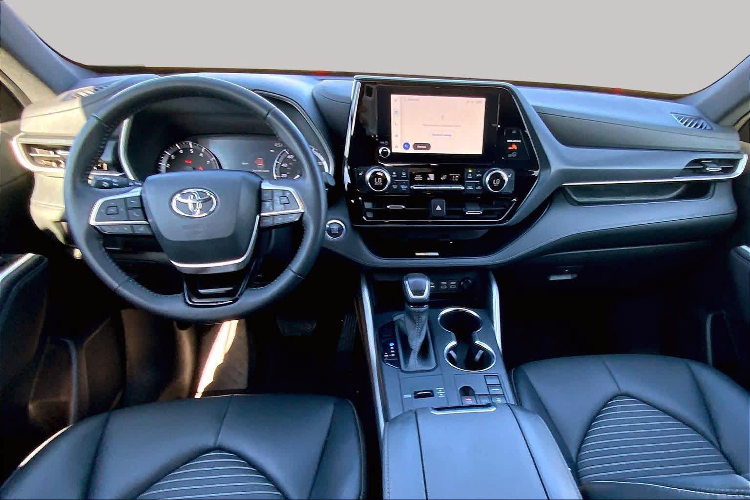 Used 2023 Toyota Highlander XSE FWD image 16