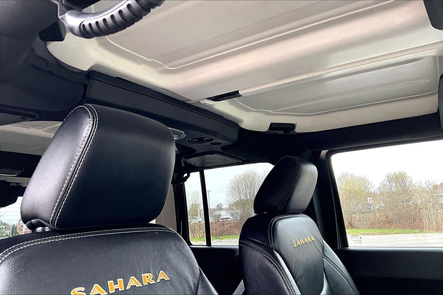 Used 2015 Jeep Wrangler Unlimited Sahara w/ Dual Top Group AWD/4WD image 14