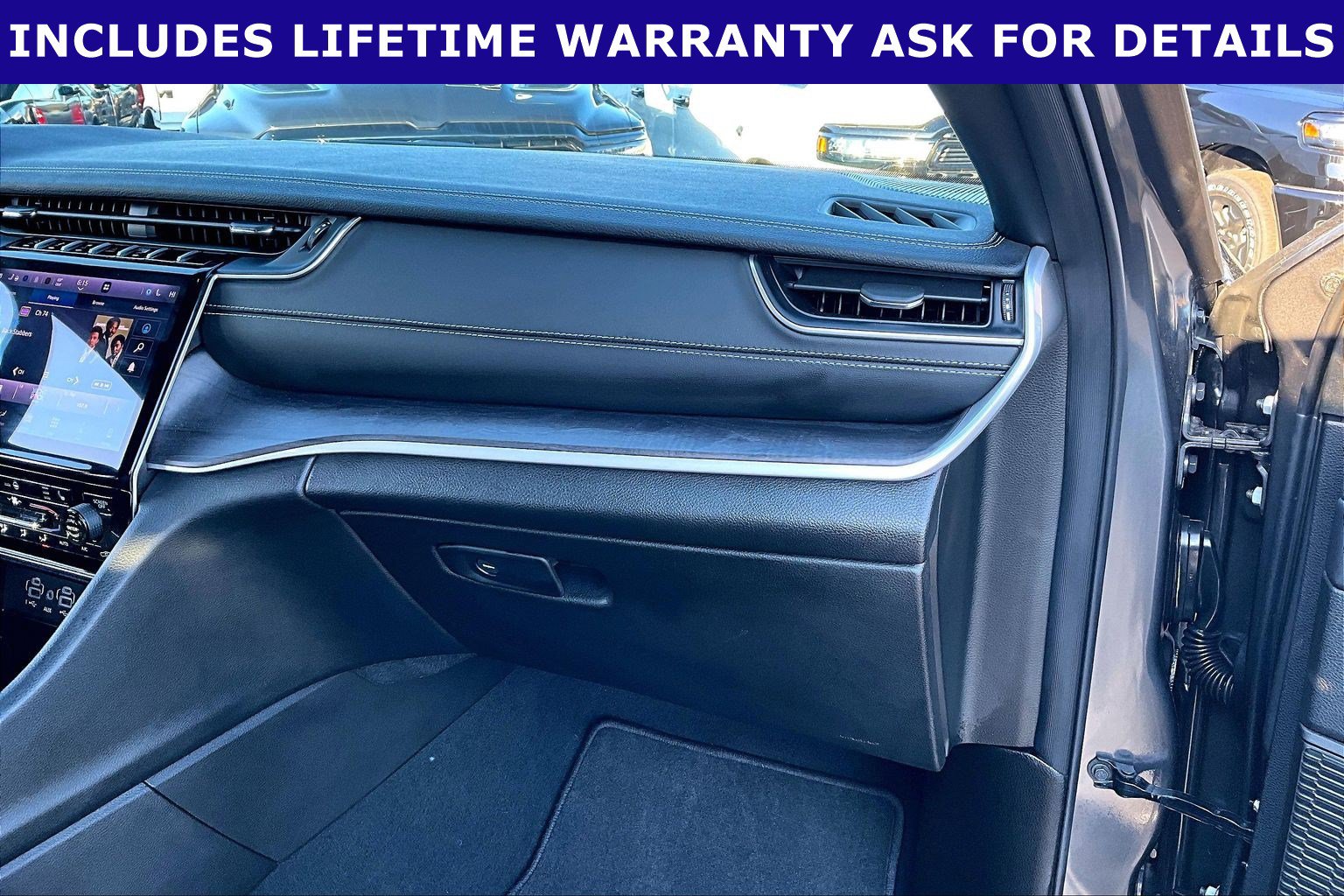 Used 2025 Jeep Grand Cherokee Limited AWD/4WD image 13