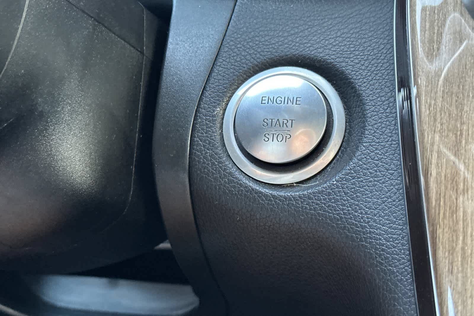 Used 2018 Mercedes-Benz GLC 300 4MATIC image 24