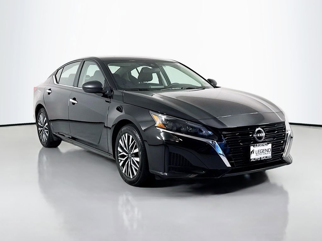 Used 2025 Nissan Altima 2.5 SV image 3