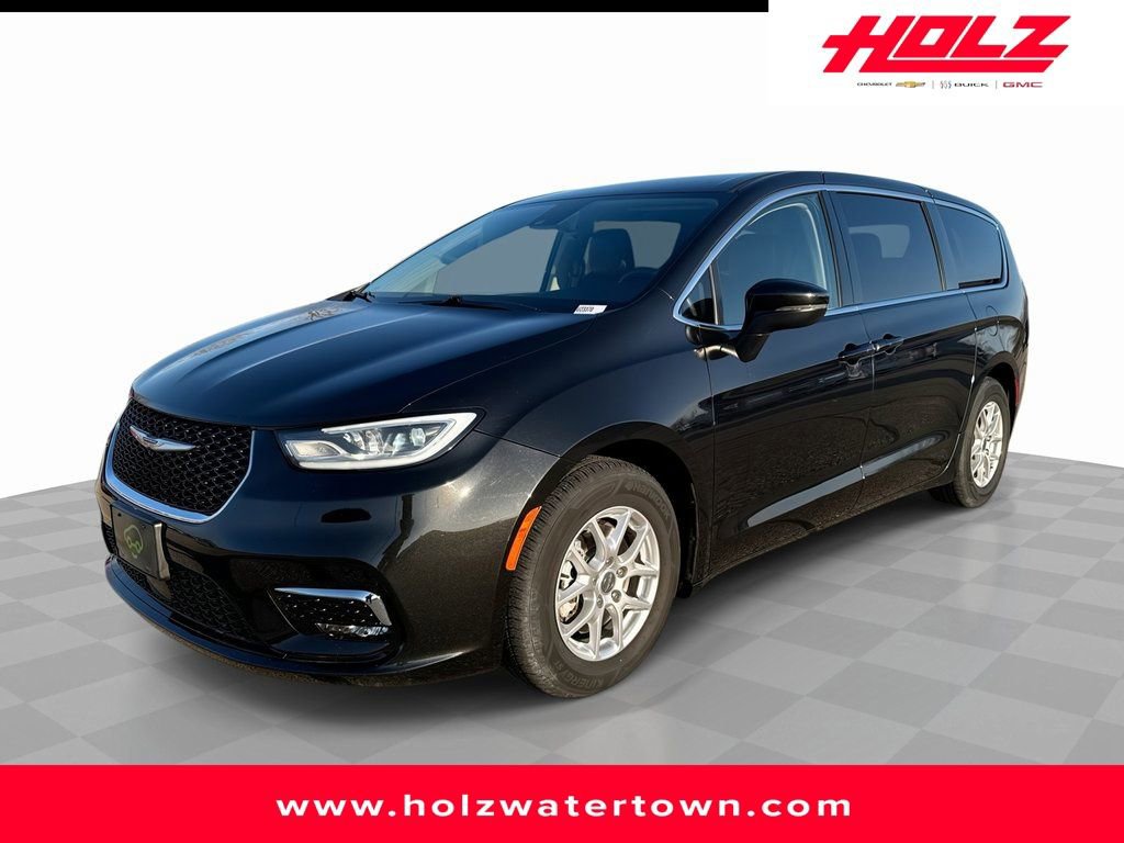 Used 2023 Chrysler Pacifica Touring-L image 1