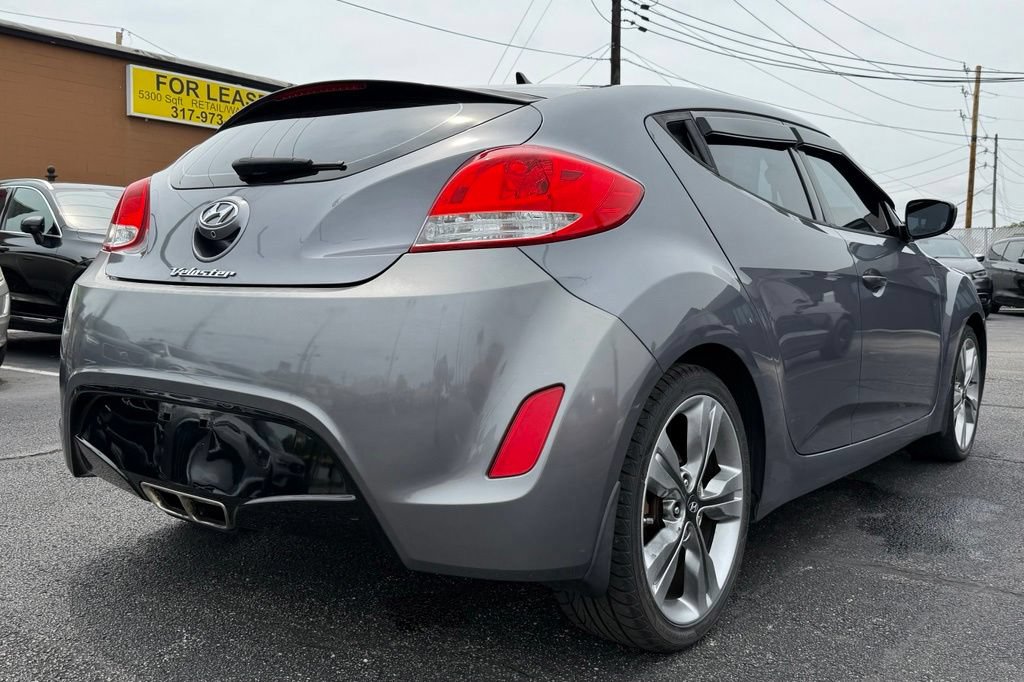 Used 2017 Hyundai Veloster Value Edition FWD image 7