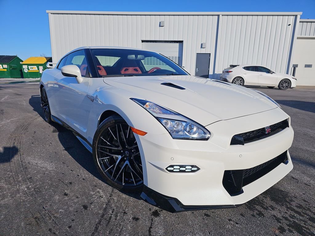 Used 2024 Nissan GT-R Premium w/ Premium Interior Package image 1