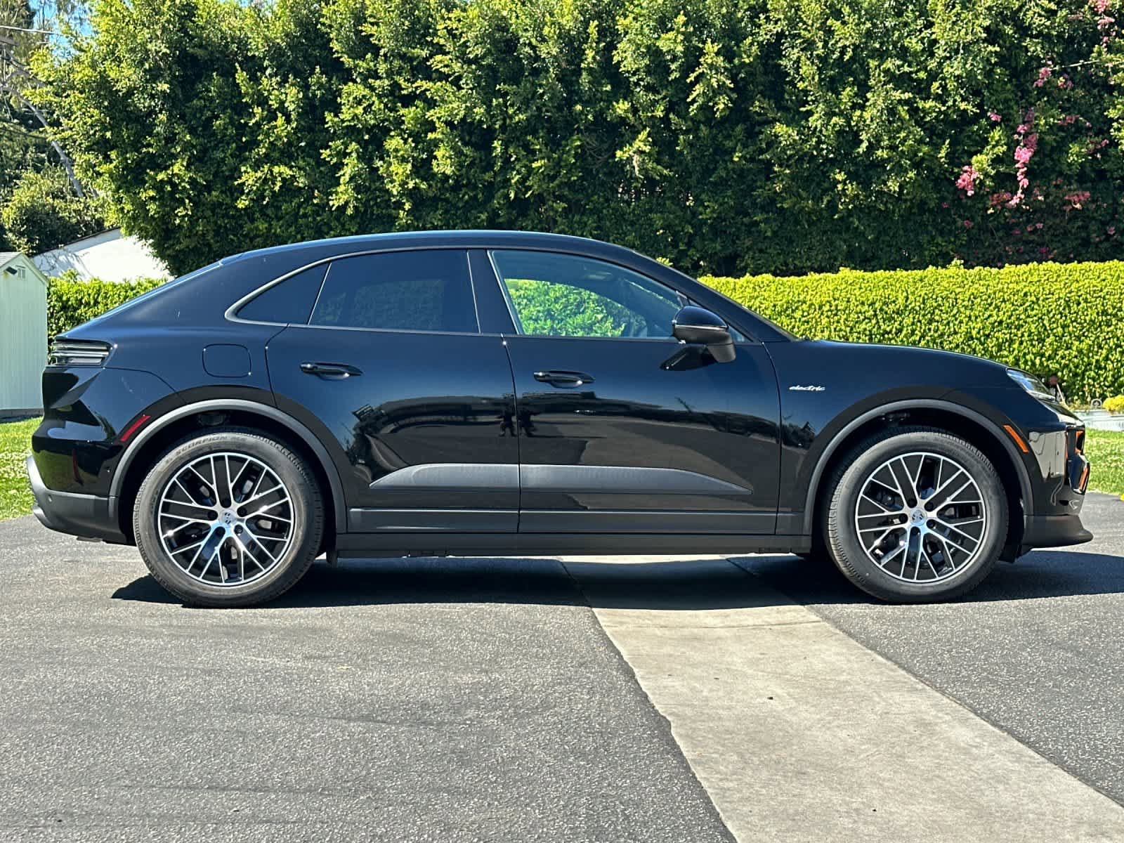 New 2026 Porsche Macan Electric RWD image 9
