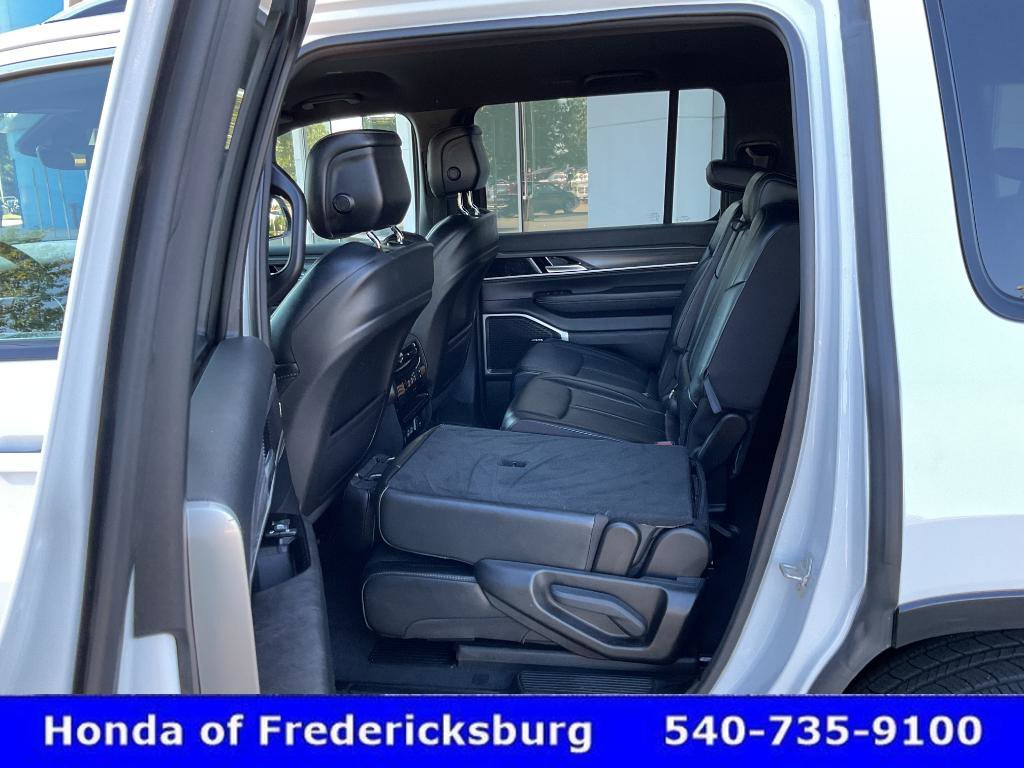 Used 2024 Jeep Wagoneer Series II w/ Flexible Seating Group AWD/4WD image 24