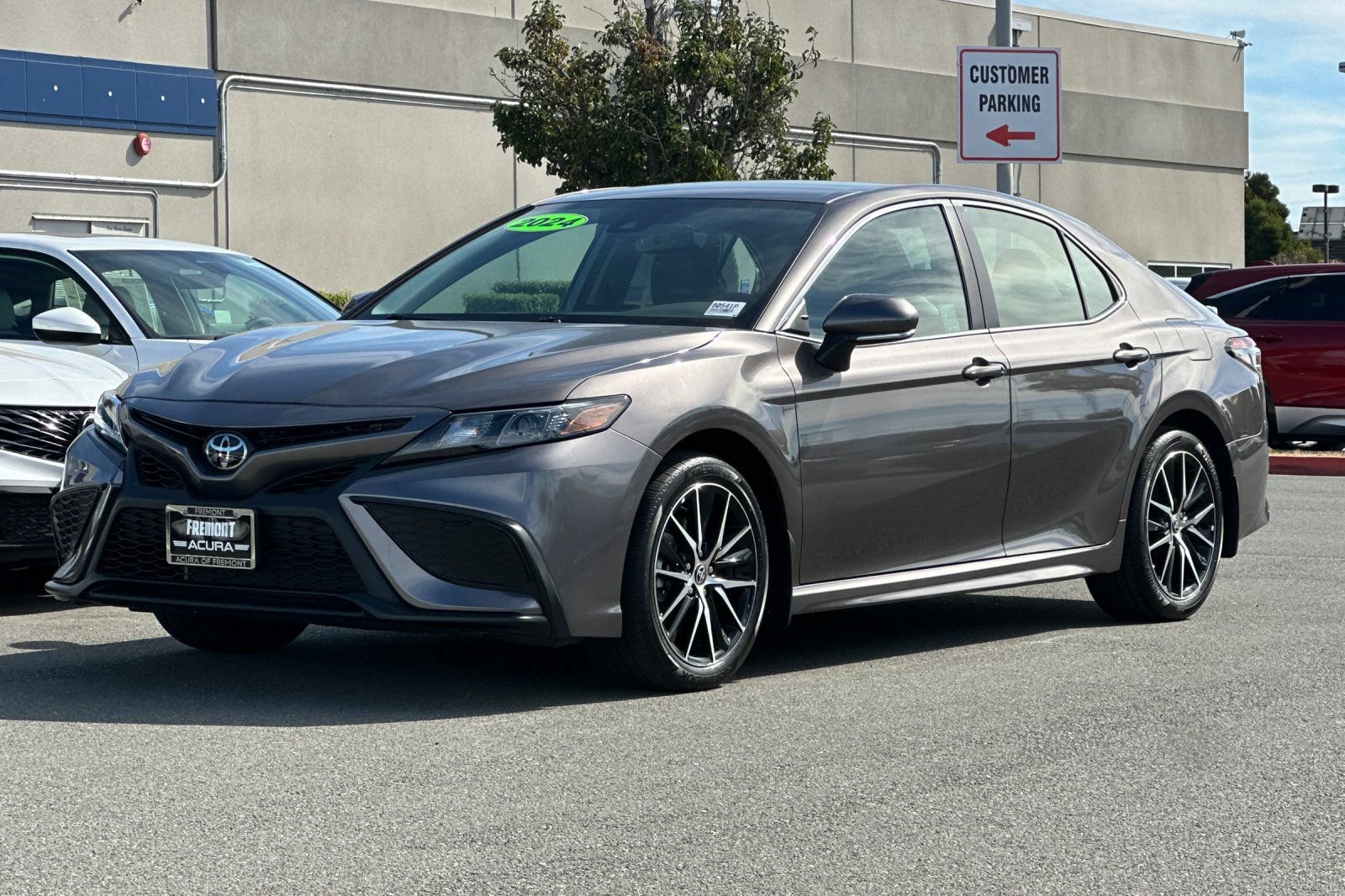 Used 2024 Toyota Camry SE w/ Convenience Package FWD image 8