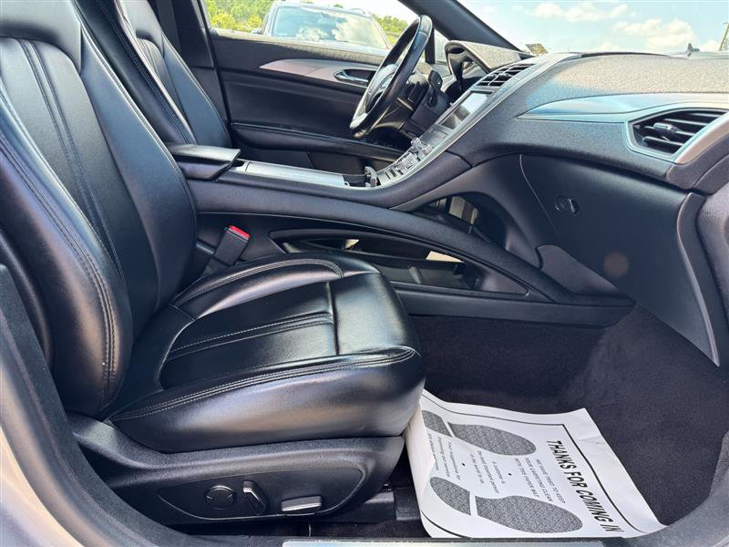 Used 2020 Lincoln MKZ FWD image 9
