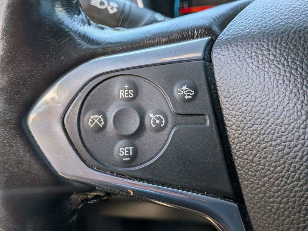 Used 2022 Chevrolet Traverse LT image 26