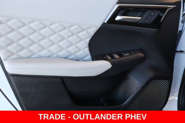 Used 2025 Mitsubishi Outlander SEL image 13