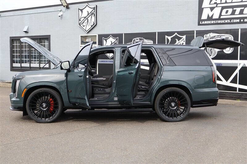 Used 2026 Cadillac Escalade V w/ LPO, ONYX Package image 36