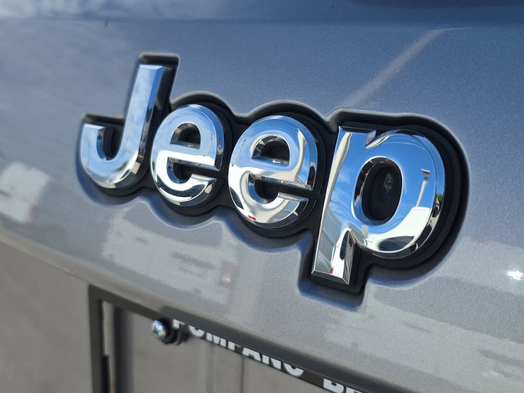 Used 2016 Jeep Grand Cherokee Limited AWD/4WD image 11