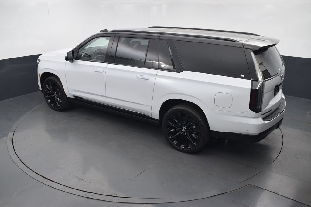 Certified 2026 Cadillac Escalade ESV Platinum Sport w/ LPO, ONYX Package AWD/4WD image 44